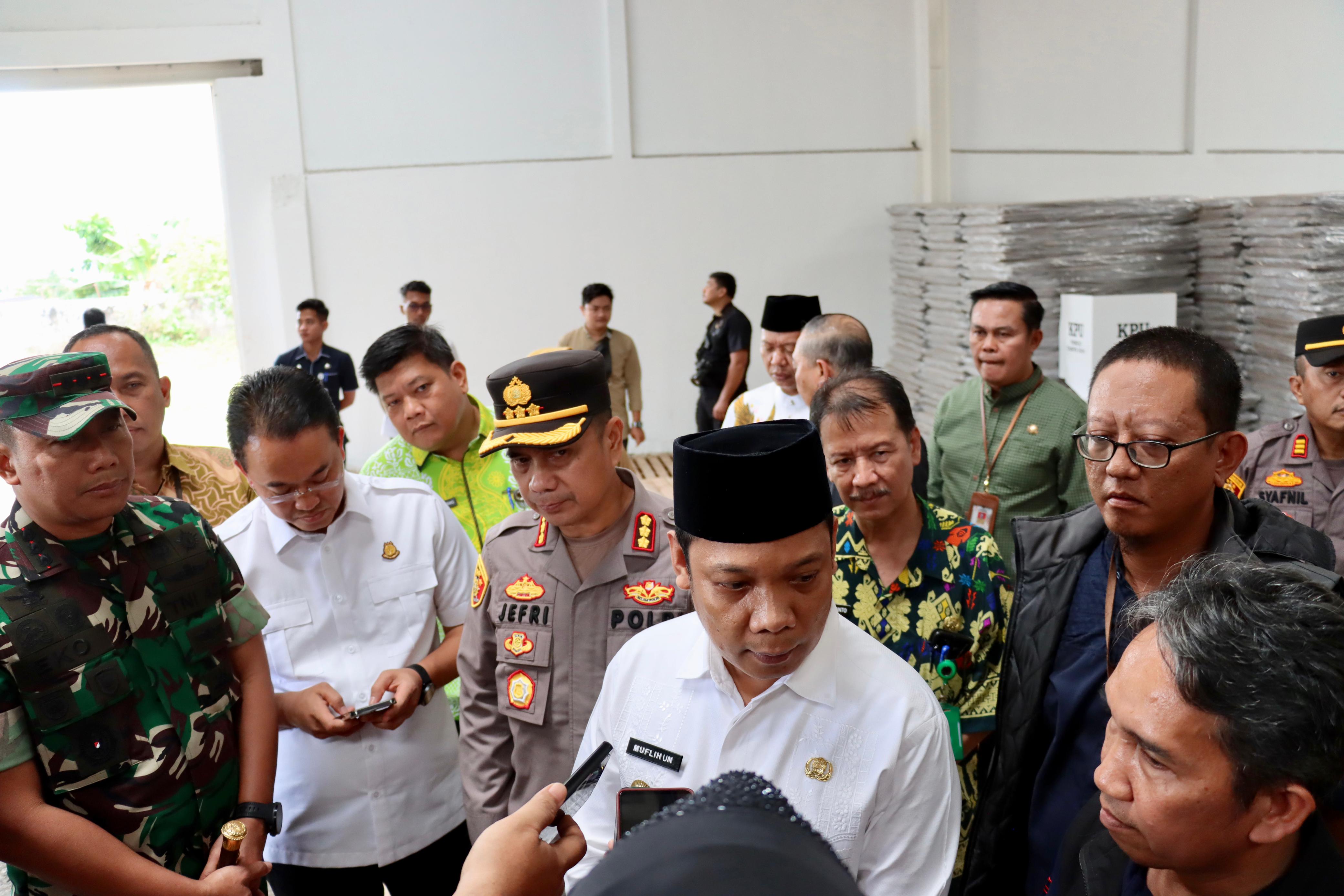 Kapolresta Pekanbaru Bersama Forkopimda kunjung Gudang Logistik KPU